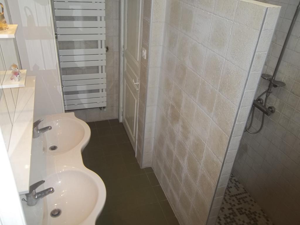 B&B Le Petit Frigouye Rochefort-du-Gard Phòng bức ảnh